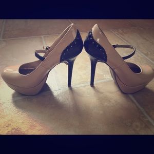 ShoeDazzle size 7 Maryjane style heels